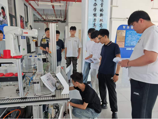 我院开展《智能装备故障诊断与维修》 整周实训